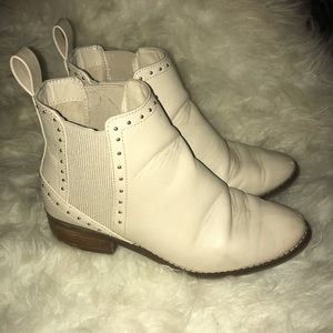 American Eagle winter-white booties
